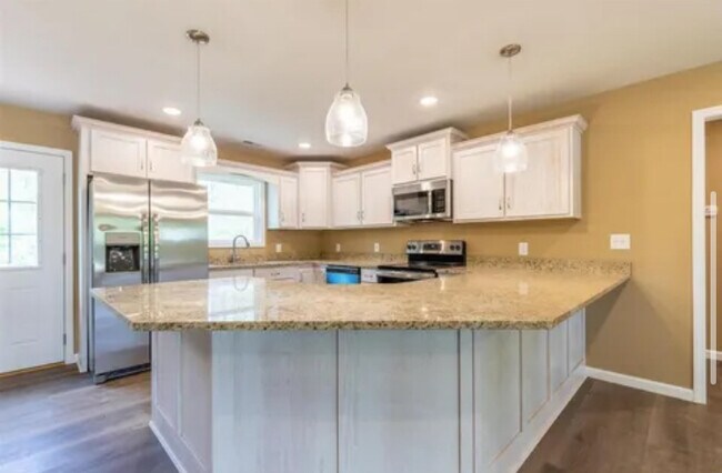 Building Photo - 371 Meadow View Dr