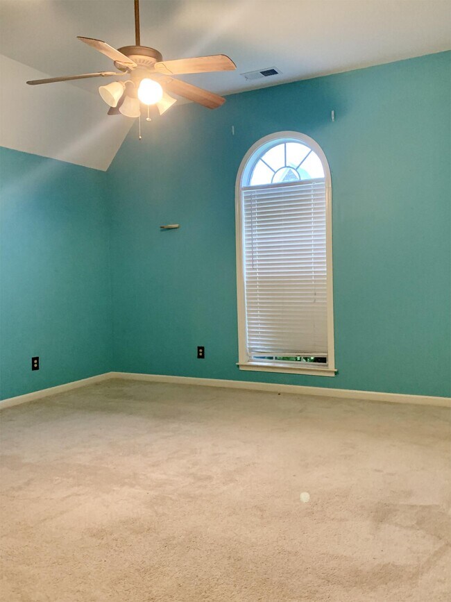 Building Photo - 9618 Misty Knoll Dr