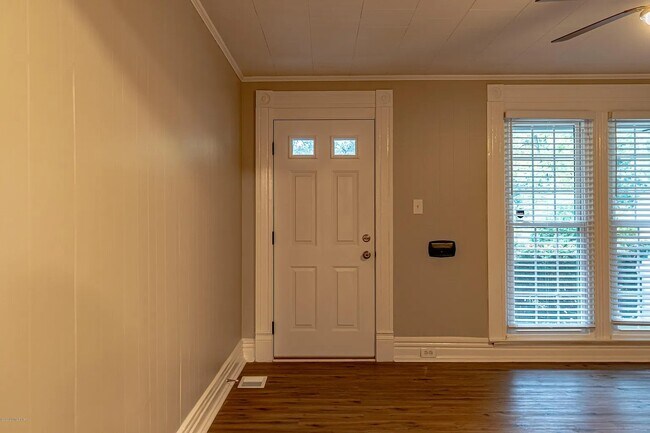 Foto del edificio - 1031 Dixon Ave