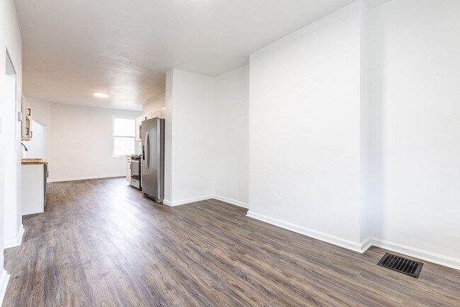 Foto del edificio - Available May 2026 - Completely Renovated