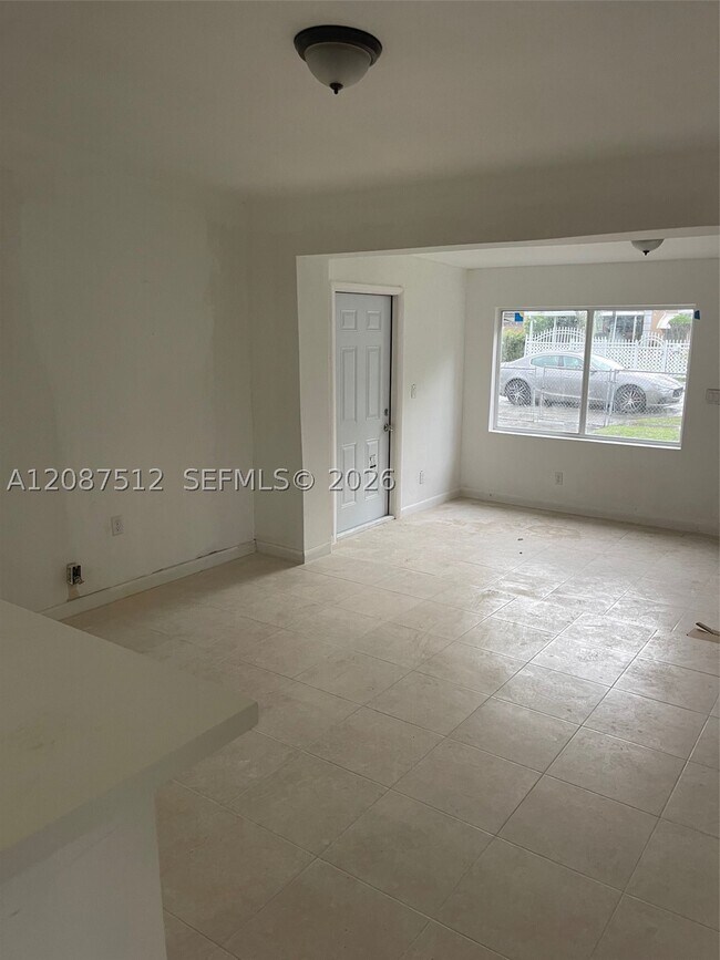 Foto del edificio - 1820 Rutland St