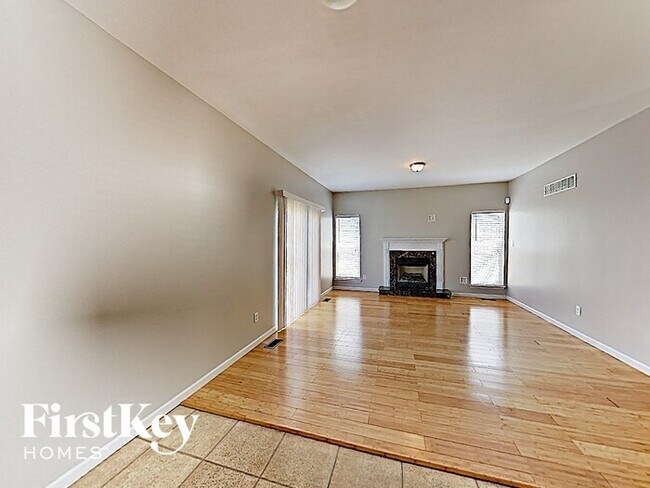 Foto del edificio - 15480 Jost Main St