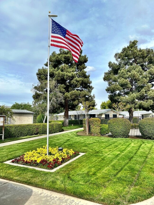 Building Photo - 5121 W Sunnyside Ct