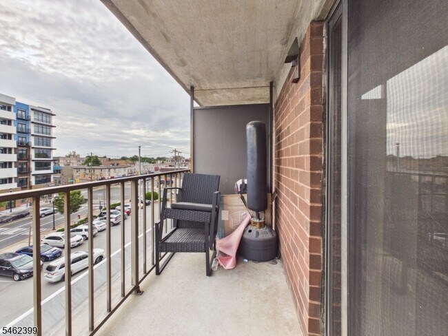Foto del edificio - 10 N Wood Ave