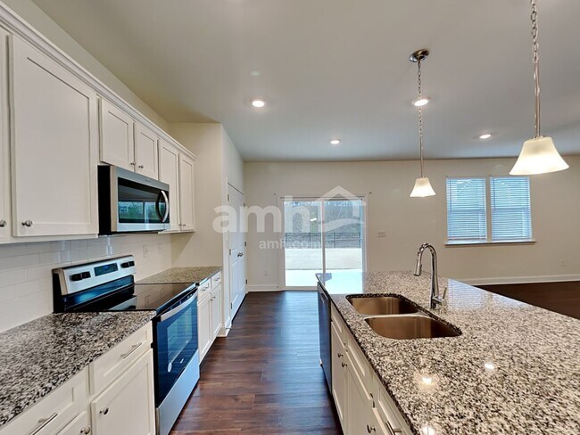 Foto del edificio - 572 Summit View Lane