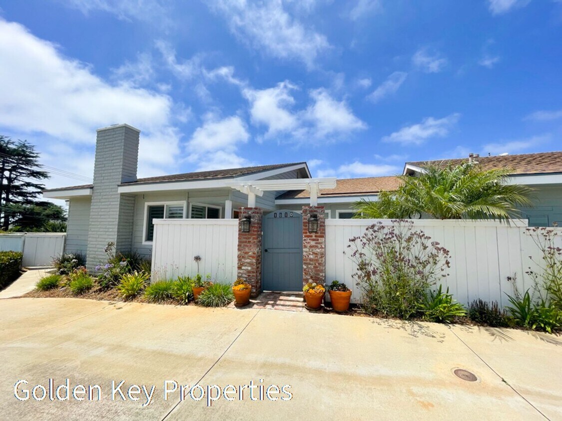 Primary Photo - Beautiful ocean-view home located in the h...