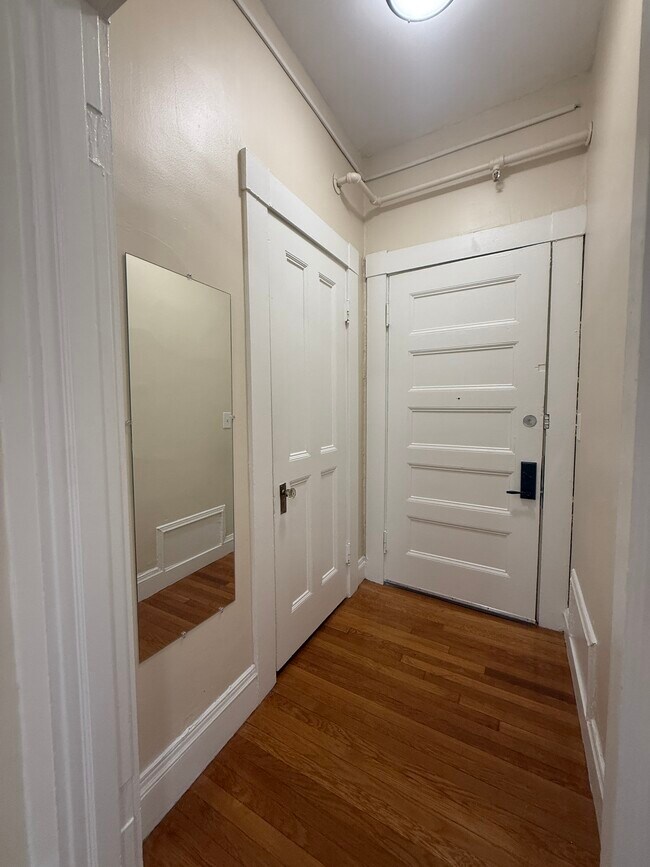 Building Photo - 1470 Beacon St