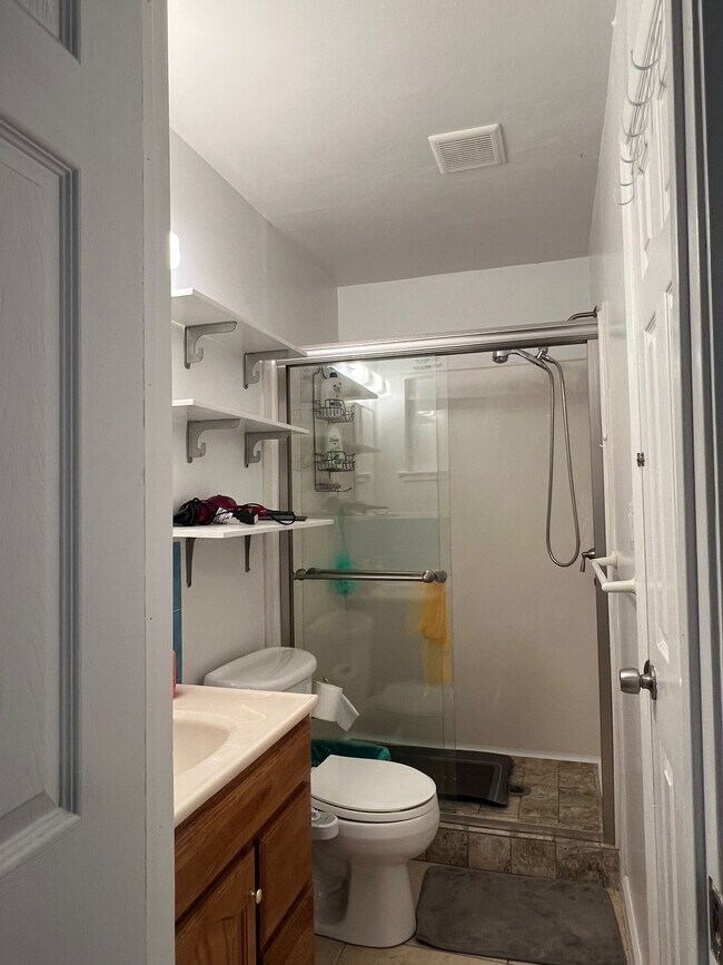 Foto del edificio - 1554 Ellis Ave