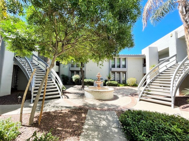 Building Photo - 2 Bedroom / 2 Bath Condo in a guard gated ...