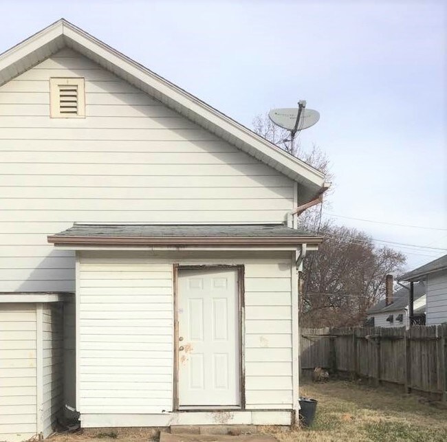 Building Photo - HURRY FOR THIS GREAT DEAL!