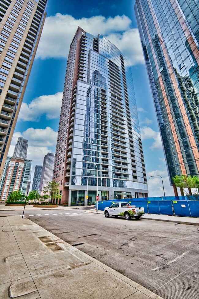 Foto del edificio - 450 E Waterside Dr