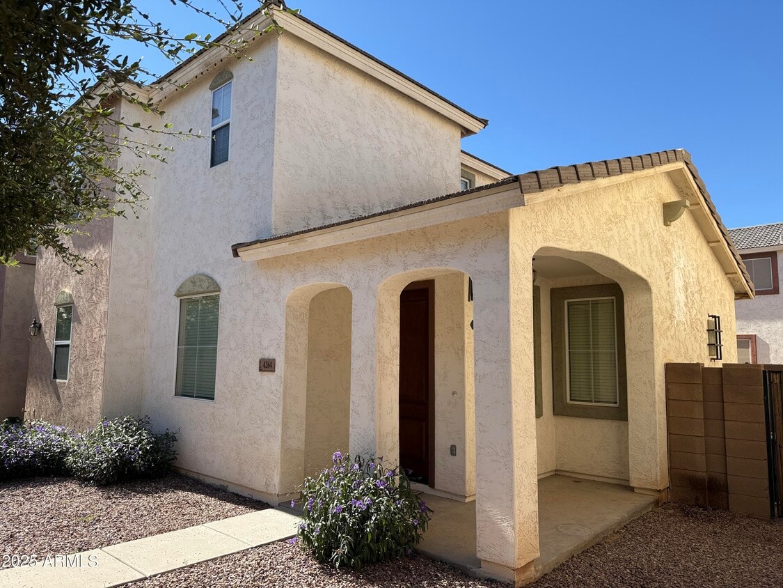 Foto principal - 4264 E Carla Vista Dr