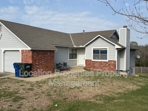 Building Photo - 934 Alma Dr