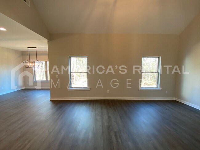 Foto del edificio - 308 Lakewood Ln