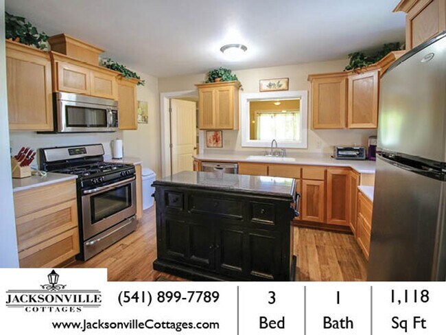 Foto del edificio - Hillside Cottage! Charming home with a view, 3-bd, 1-ba, fireplace, garage $300 Utility Fee