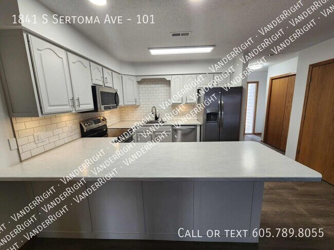 Foto del edificio - 1841 S Sertoma Ave