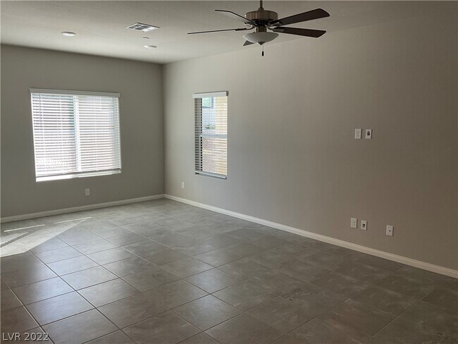 Foto del edificio - 547 Carmel Point Ct