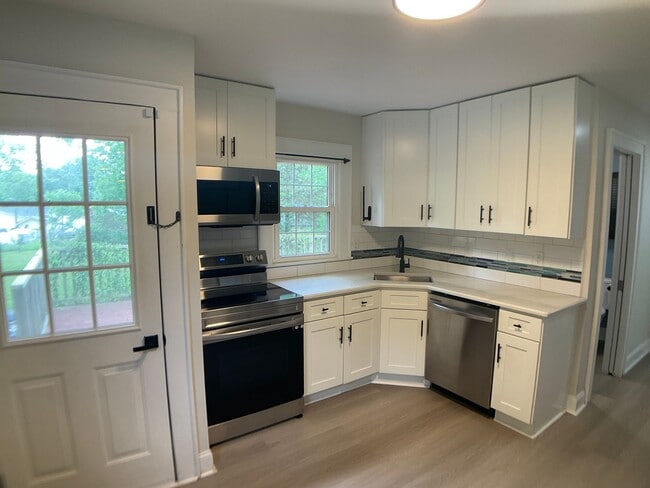 Building Photo - Adorable, Renovated Bungalow with Huge Yard and Deck!