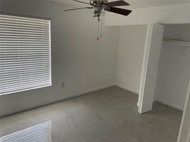 Building Photo - 936 SW 118th Ct