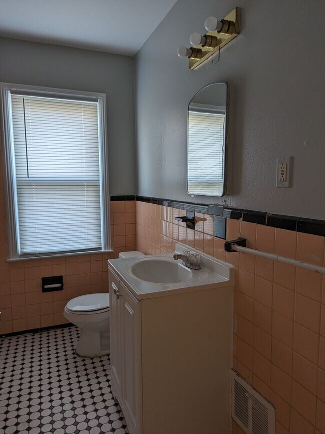 Foto del edificio - 17175 Salem- 3 BEDS & 1.5 BATH FOR RENT!