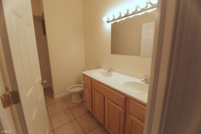 Building Photo - 5 br, 3 bath Duplex - 1838 N 16TH ST Unit 1