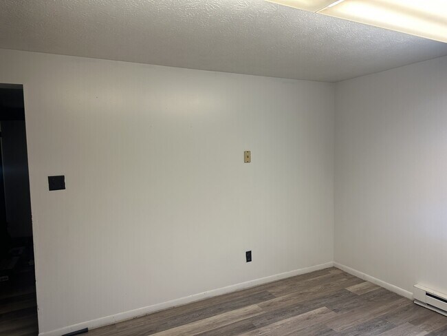 Building Photo - 483 A West Perry Street