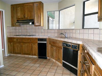 Foto del edificio - 4 Bed 2 Bath home Laurelglen Area SW 93309...