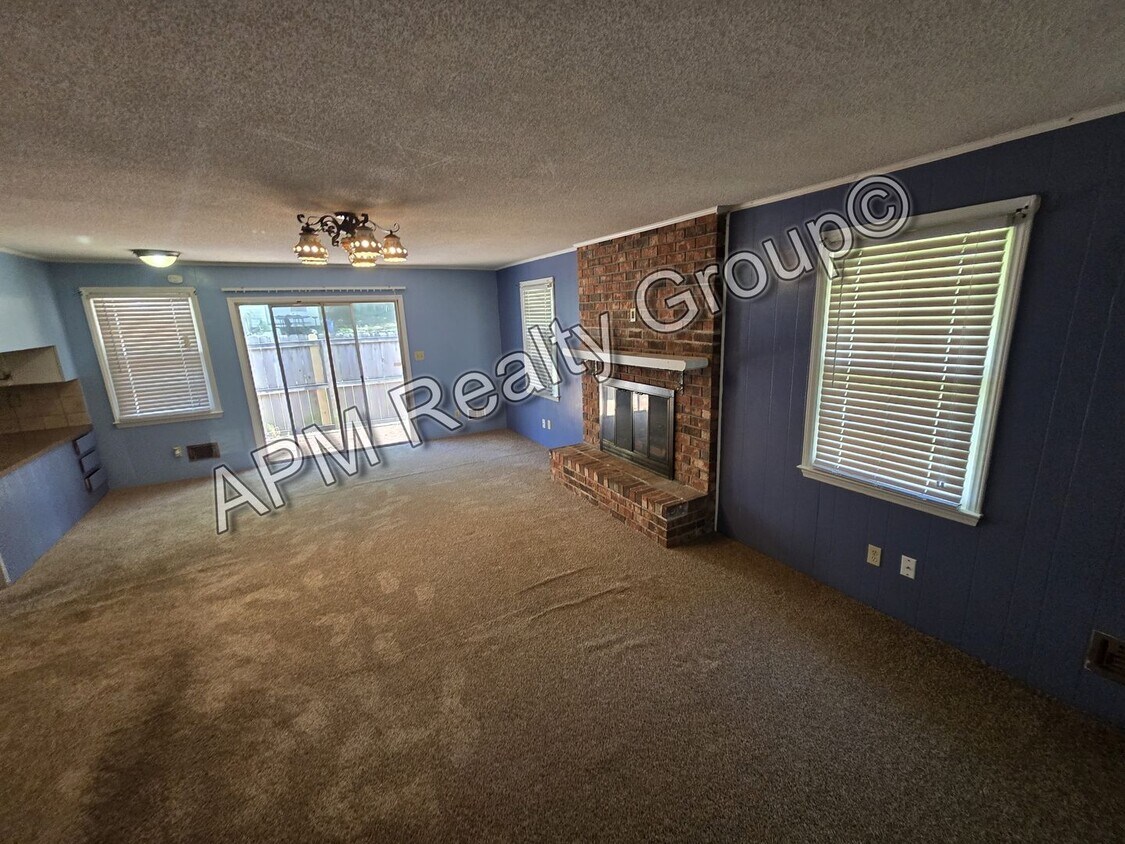 Foto principal - Spacious two bedroom house off Two Notch