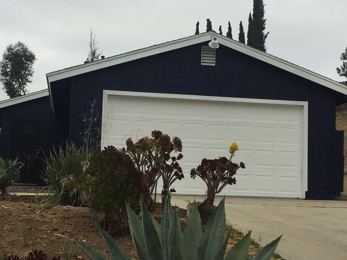 Foto principal - 2025 Abelia Ln