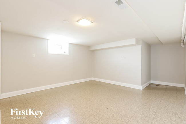 Building Photo - 658 Mackinaw Ave