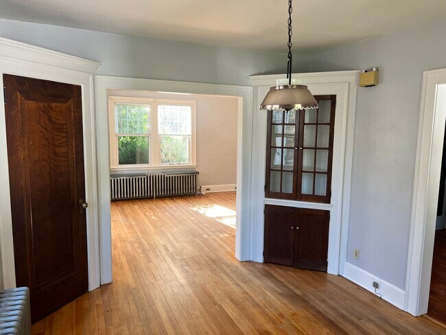 Comedor - 31 Chapin Ave