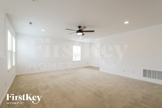 Foto del edificio - 243 Silver Spur Ct