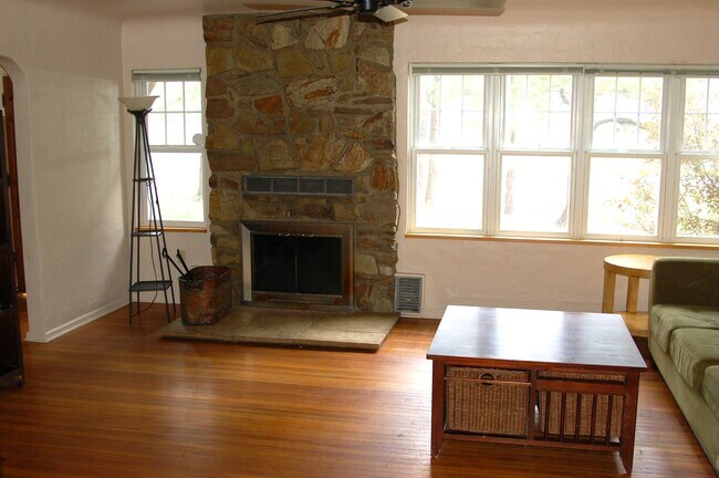 Building Photo - 58 Pine Del Dr