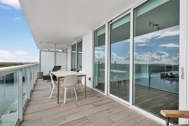 Foto del edificio - 400 Sunny Isles Blvd