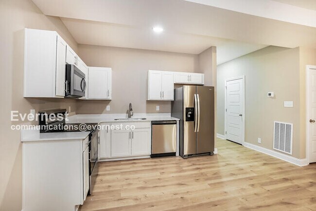 Foto del edificio - Charming 2-Bedroom Clarksville Home – Pets...