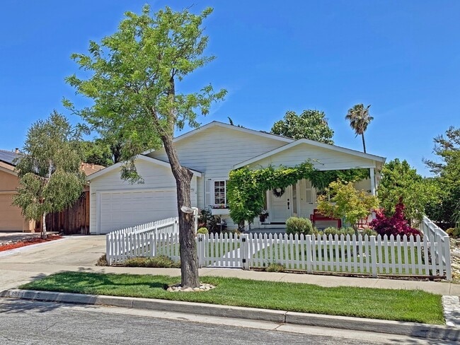 Beautiful 3 Bedroom, 2 Bathroom Remodeled Home & Solar! - Beautiful 3 Bedroom, 2 Bathroom Remodeled Home & Solar!