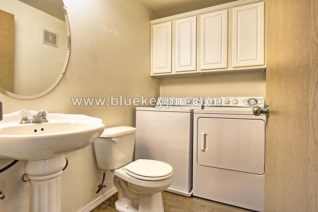 Building Photo - 3807 NW Fletcher Ct