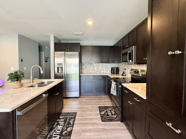 Building Photo - 3330 Blue Fin Dr