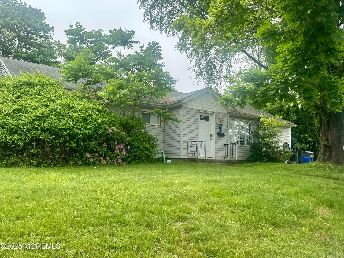 Primary Photo - 988 Woodgate Ave