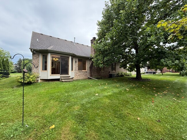 Building Photo - 2915 Chippewa Dr