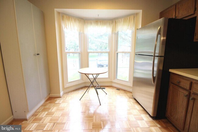 Building Photo - 43804 Laburnum Square