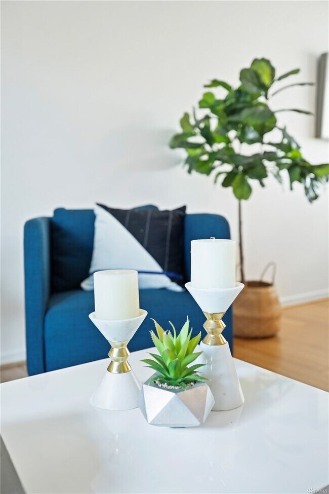 Building Photo - South Seattle 1 bedroom 1 bath condo with ...