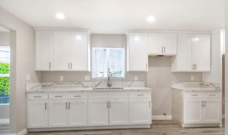 Building Photo - 520 W 91st St