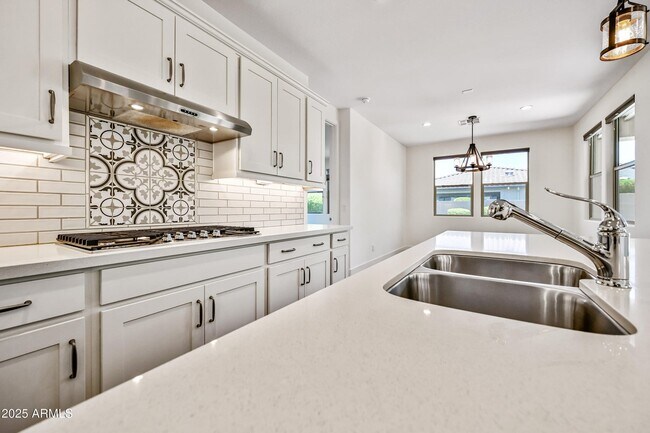 Foto del edificio - 17163 W Thousand Oaks St