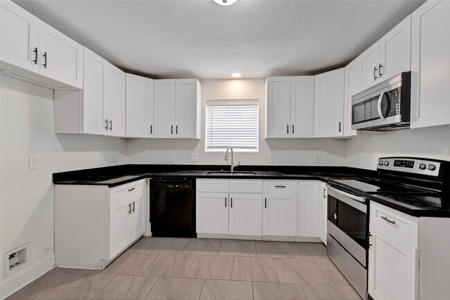 Foto del edificio - 16003 Birch Vale Dr