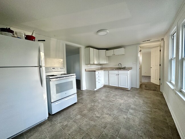 Kitchen - 950 Center St