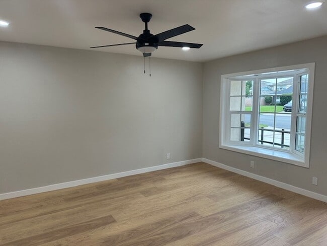 Foto del edificio - Remodeled 3 Bedroom 2 Bath 2 Story Home