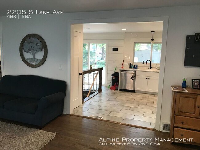 Foto del edificio - 2208 S Lake Ave