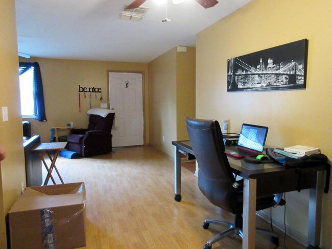 Foto del edificio - 9511 Lakeview Ct.