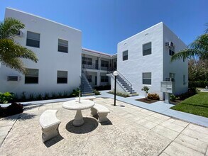Building Photo - 1519 S Olive Ave